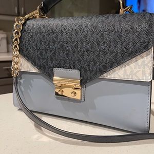 Blue Michael Kors Crossbody - Great Condition! 👜💙